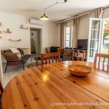 Des Pins Дом отдыха