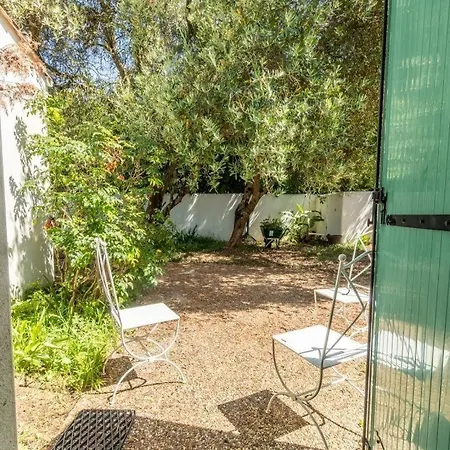 Des Pins Дом отдыха Сент-Мари-де-Ре